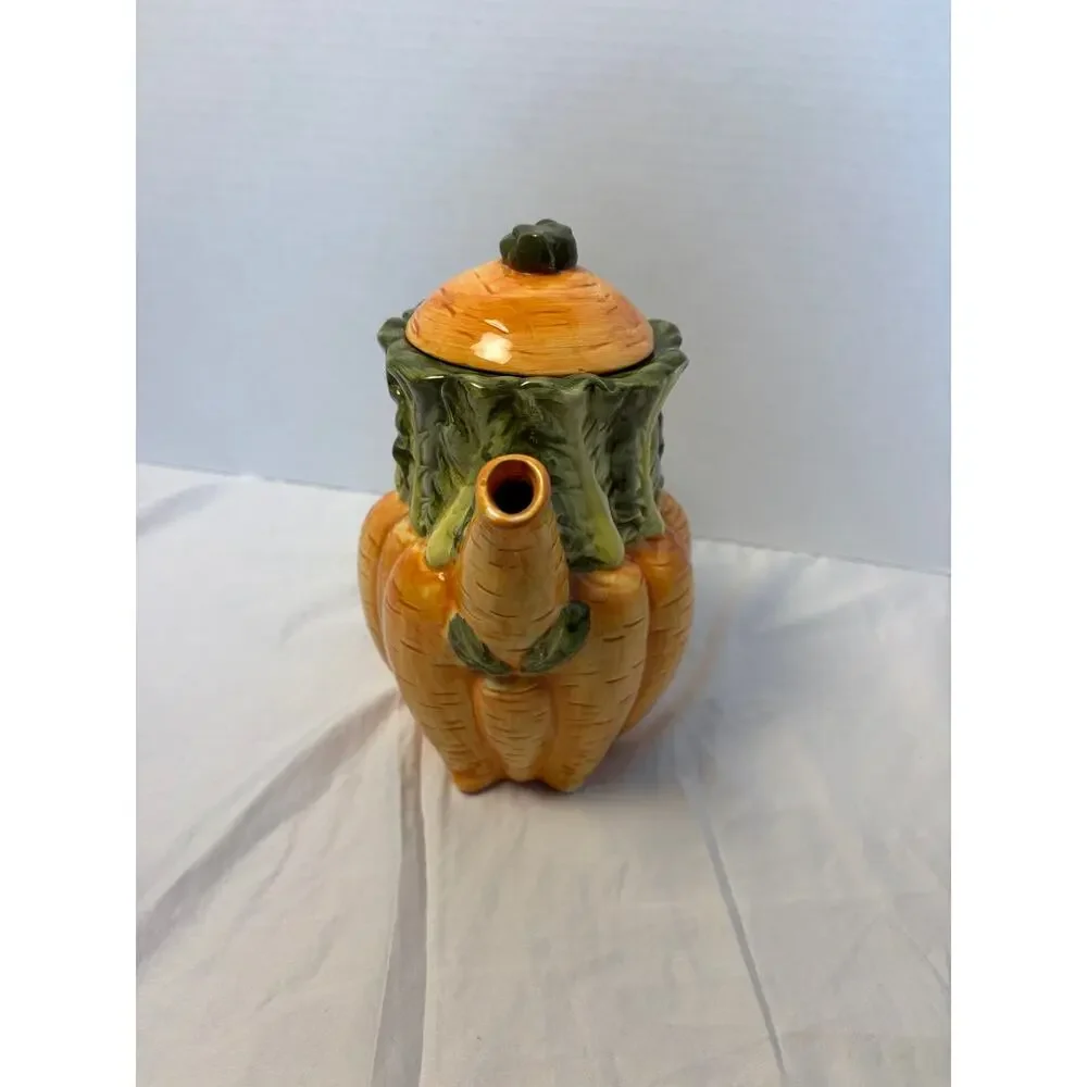 VTG DesignPac Carrot teapot with lid. vegetable shaped ceramic. 8 inch ht